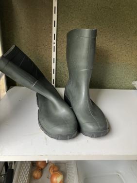 Te koop in zeer goede staat groene regen laarzen