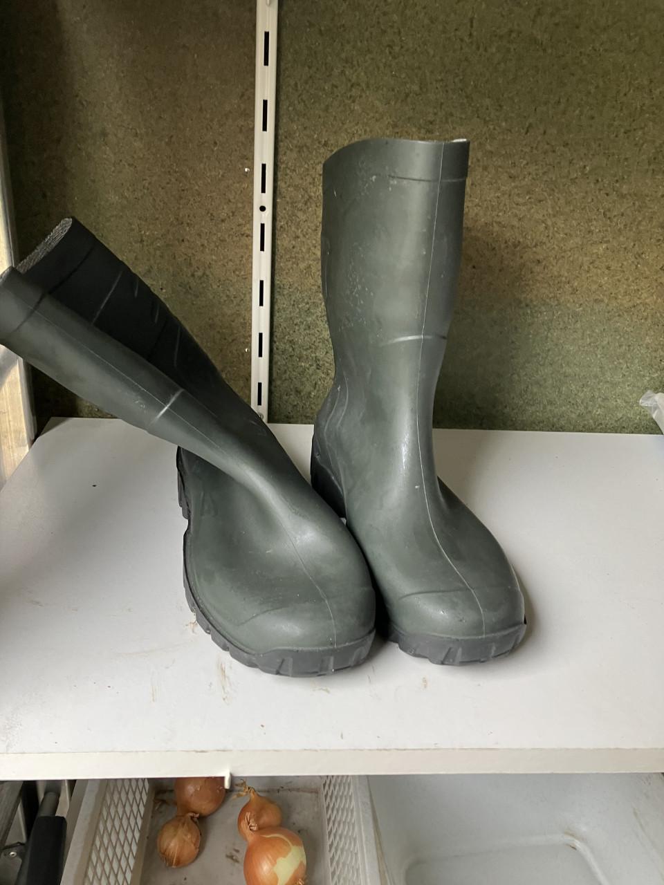 Te koop in zeer goede staat groene regen laarzen