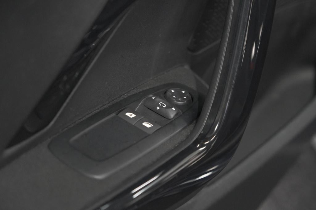 Peugeot 208 puretech 82 signature | allseason banden | navigatie | parkeers