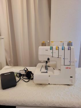 ELNA lockmachine D544 – Zeer eenvoudig in te rijgen