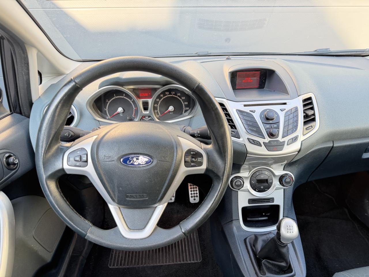 Ford Fiesta 1.25 52KW Titanium 5DRS 2011 Zwart Airco Apk Cruise