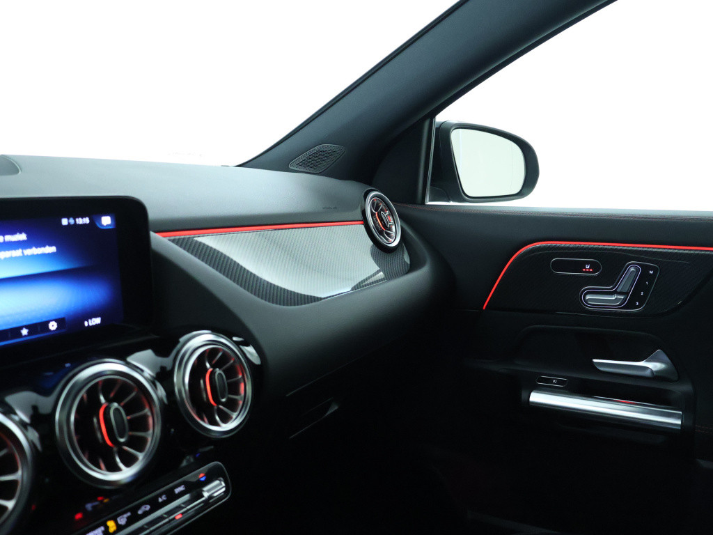 Mercedes-Benz Gla-klasse 180 business solution amg | sfeerverlichting | pan