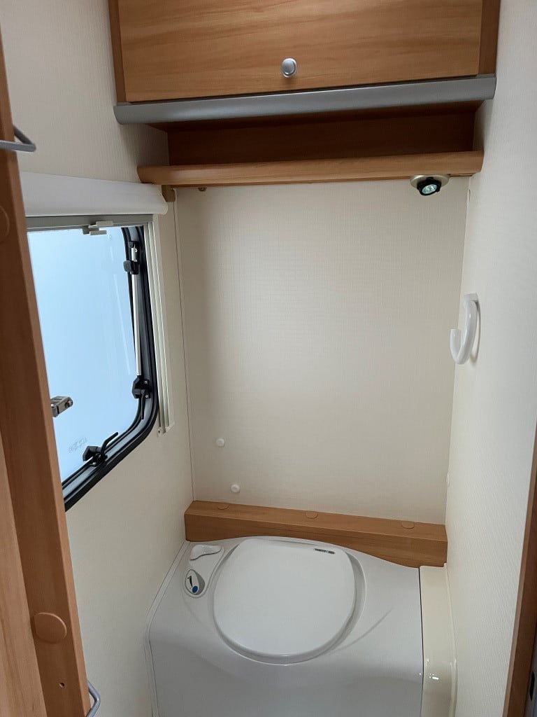 Dethleffs Camper 450 DB met mover