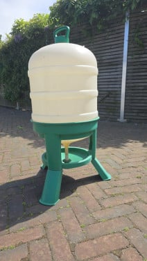 Kippen drinkautomaat