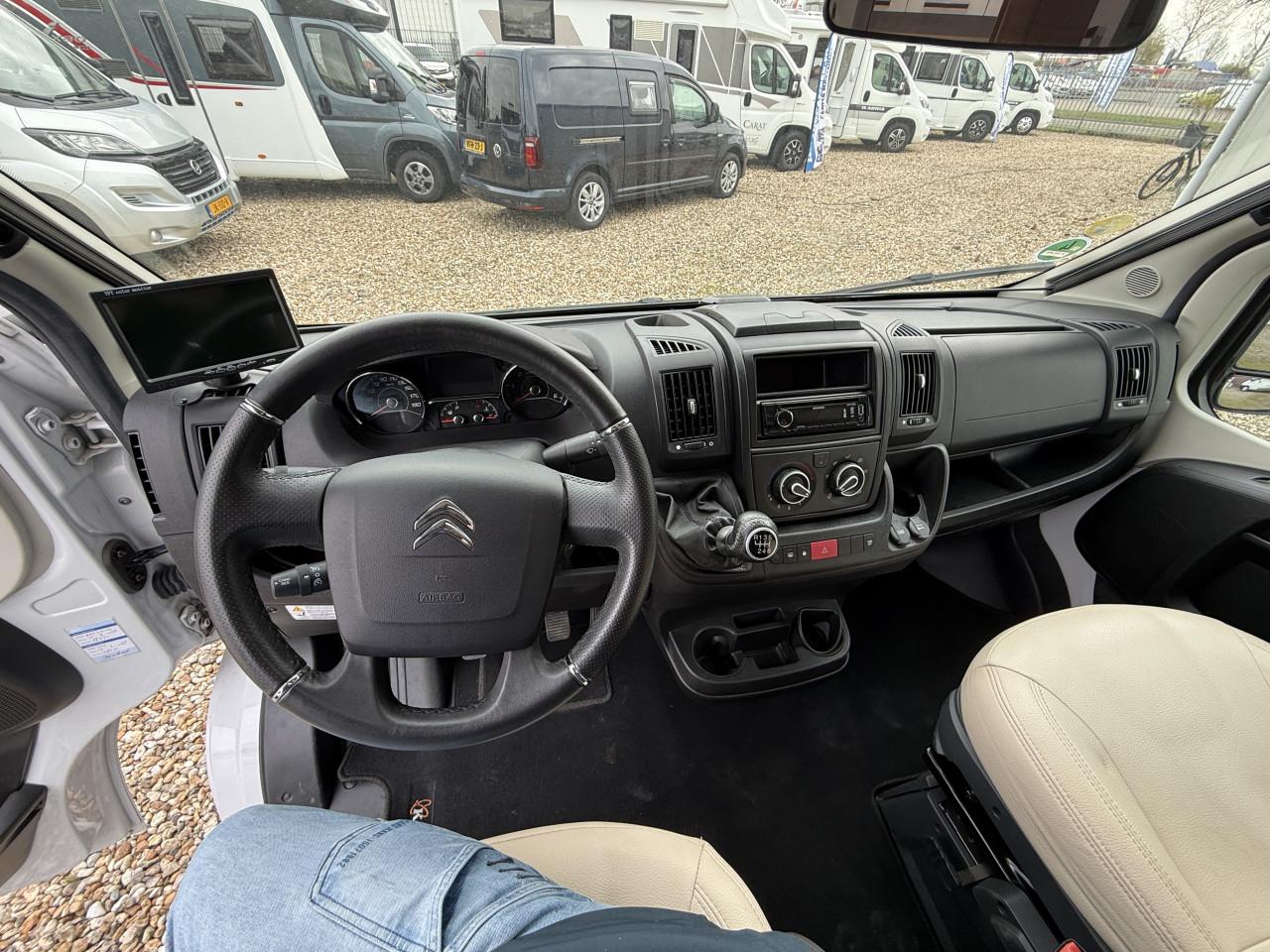 Elnagh Baron 573 - moderne, ruime half-integraal camper - goed onderhouden