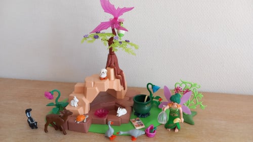 Playmobil heks bij kookpot met allerlei dieren setnr 5447