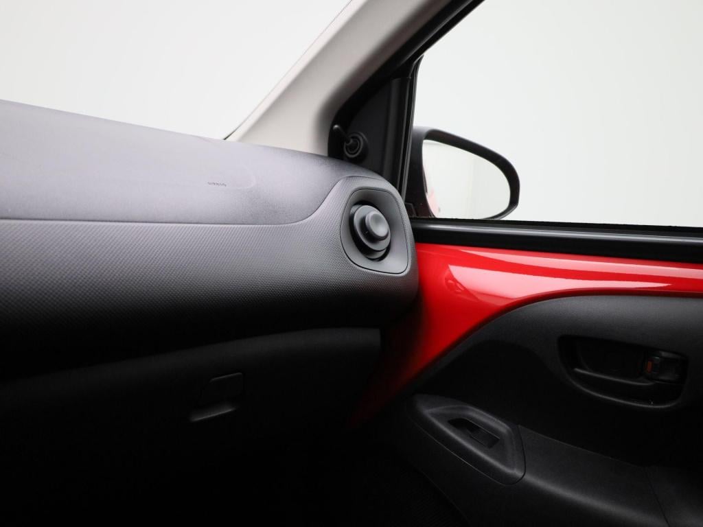 Toyota Aygo 1.0 vvt-i x-fun | 5-deurs | lage km stand | airco | bluetooth |