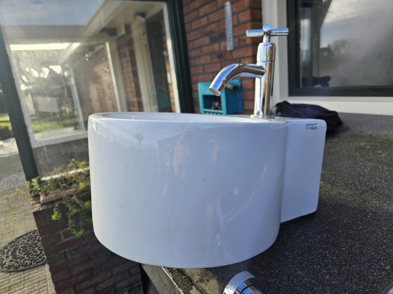 Wc fonteintje compleet te koop.