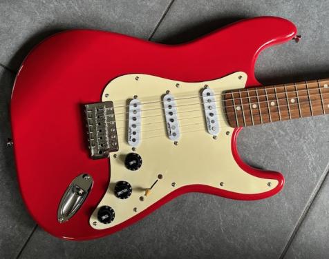 Ik heb nog enkele leuke stratocasters in de opruiming!!