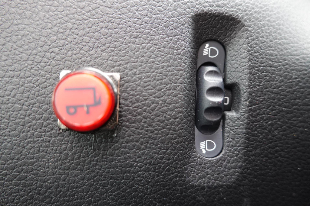 Renault Master t33 2.3 dci 135 l2h2 met laadklep