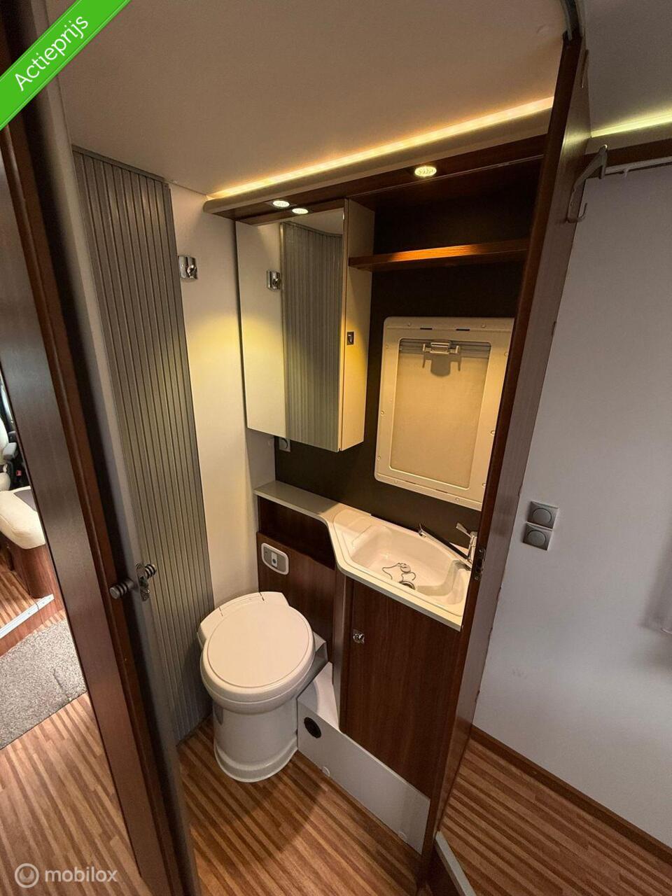 Adria Onbekend matrix m 670 sc plus