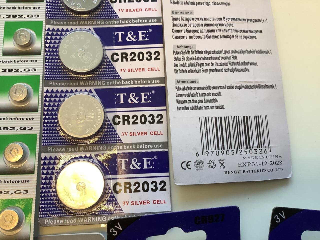 Partij diversen knoopcel batterijen.  ( partij 14)