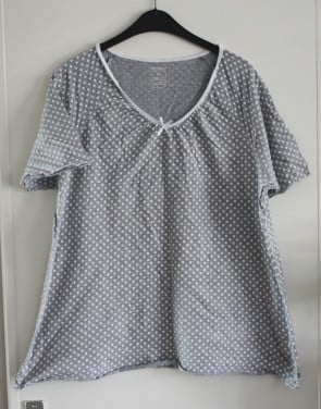 Grijs met witte stippen slaap shirt maat xl 48-50