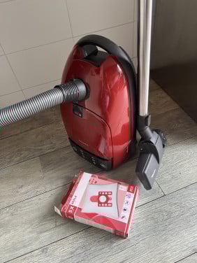 Miele Stofzuiger 1800W nauwelijks gebruikt nieuwprijs €250,-
