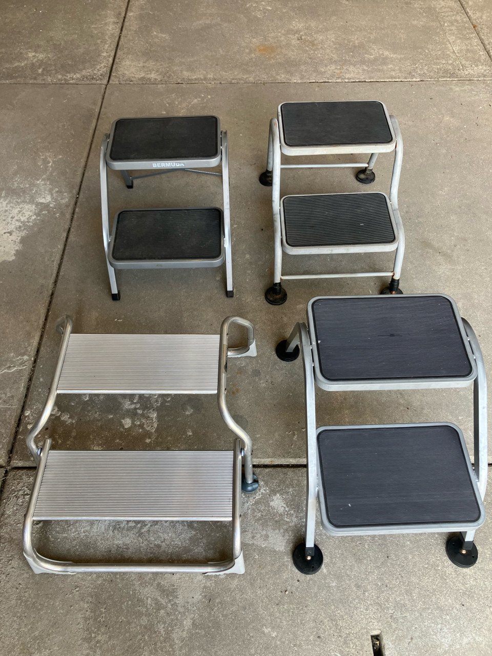 Diverse opstapjes voor caravan/campers.