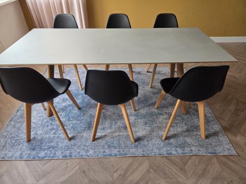 HAY CPH 30 eettafel 200x90 cm + 6 zwarte stoelen