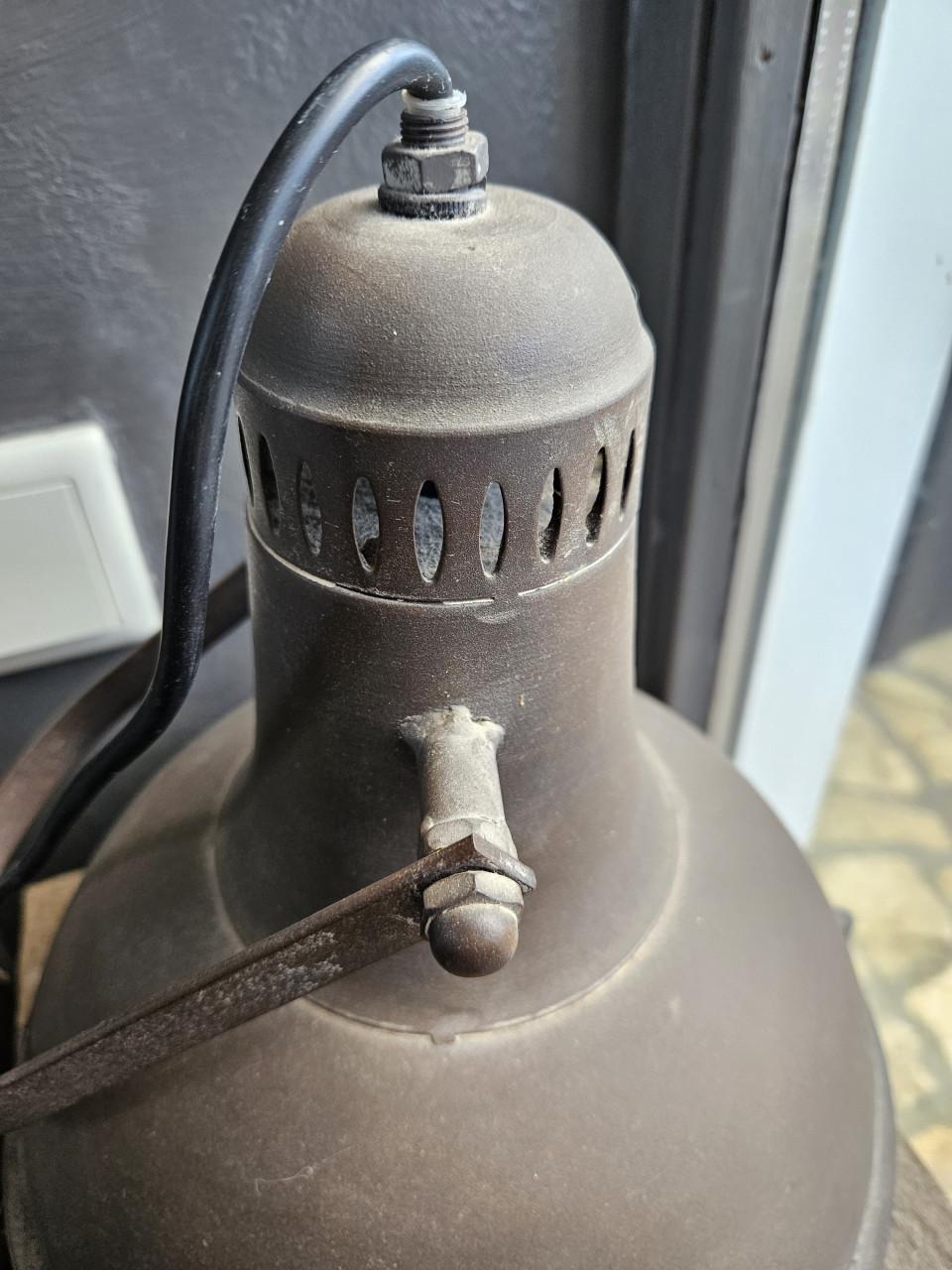 Prachtige antieke industriele Eliga hanglamp van brons...