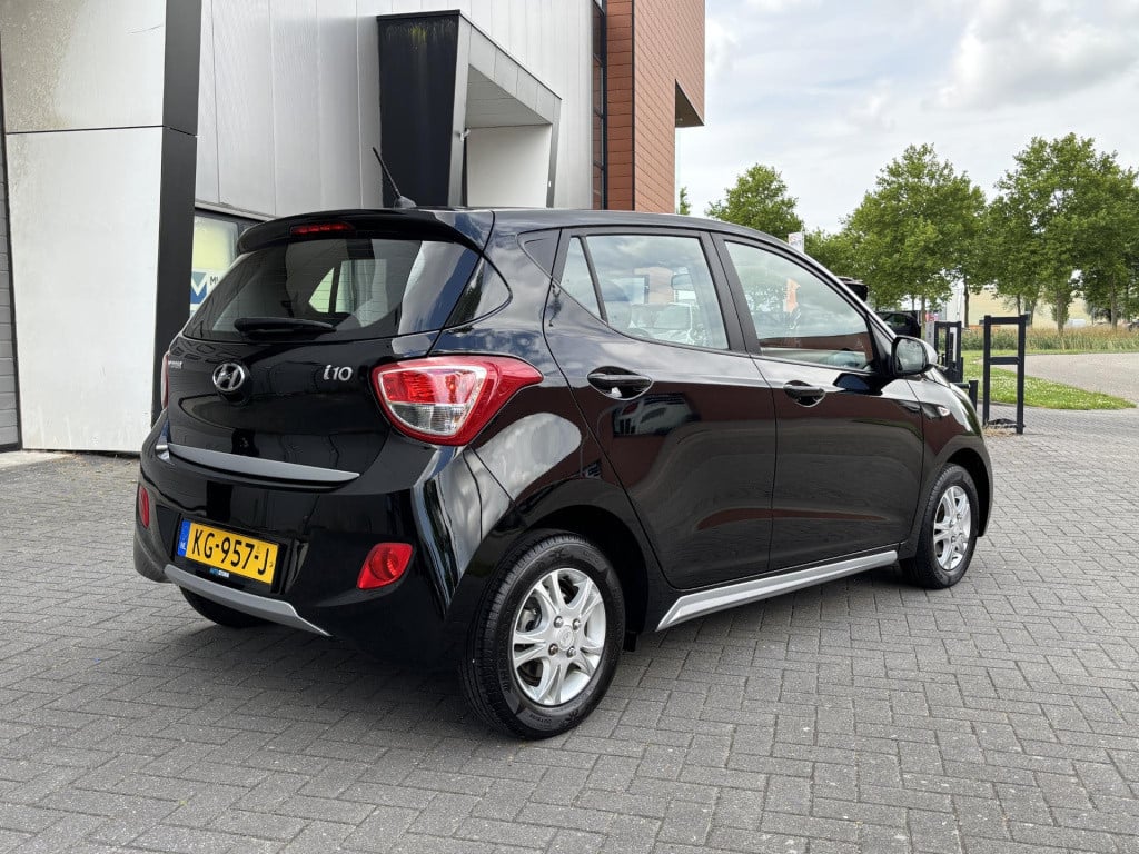 Hyundai I 10 1.0i i-motion comfort | cruise control | radio-cd/mp3 speler |