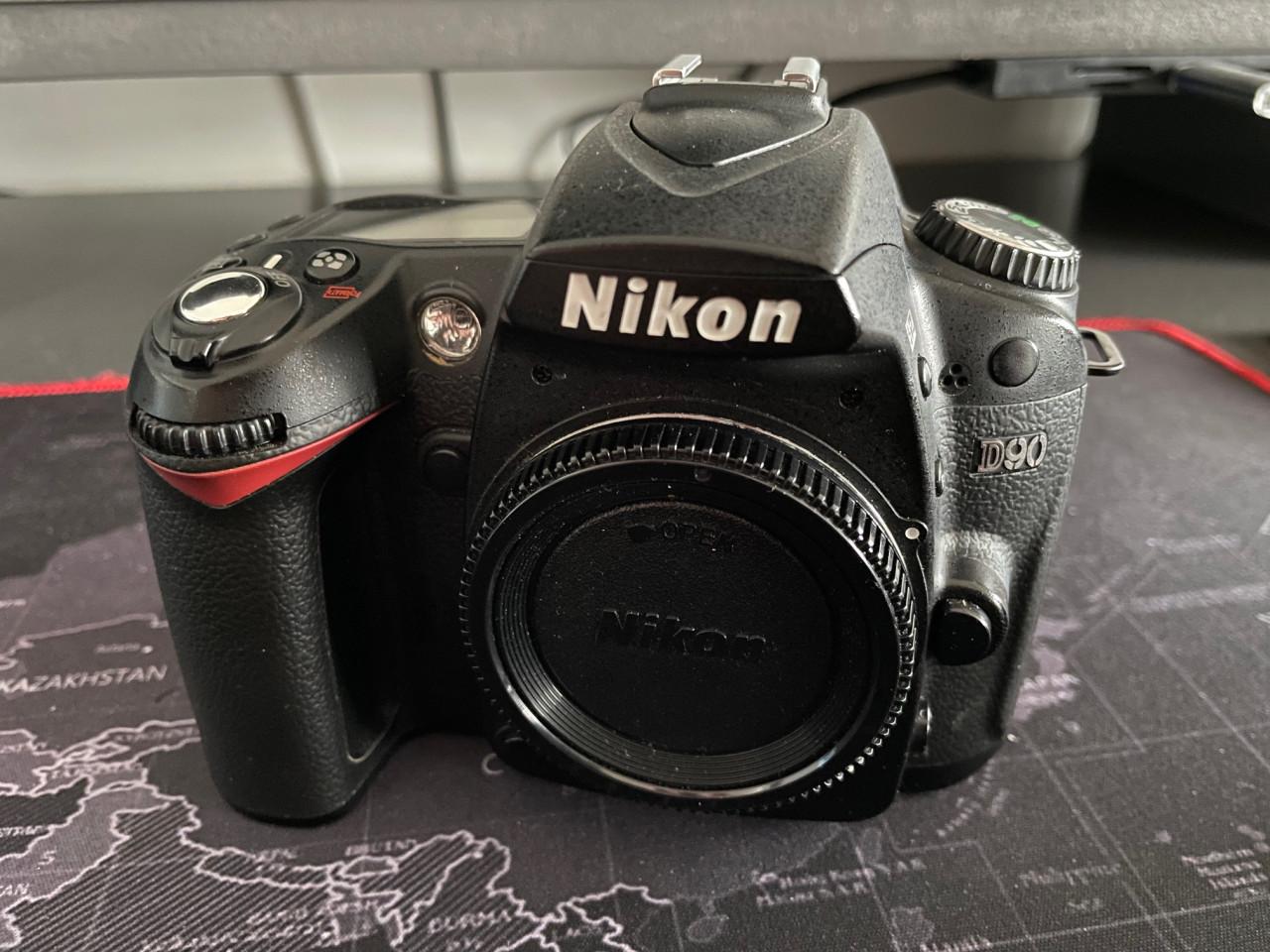 Nikon D 90