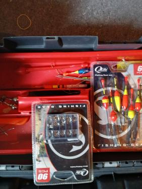 Te koop visspullen dobbers loodjes