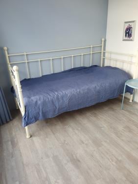 Een persoonsbed incl.matras