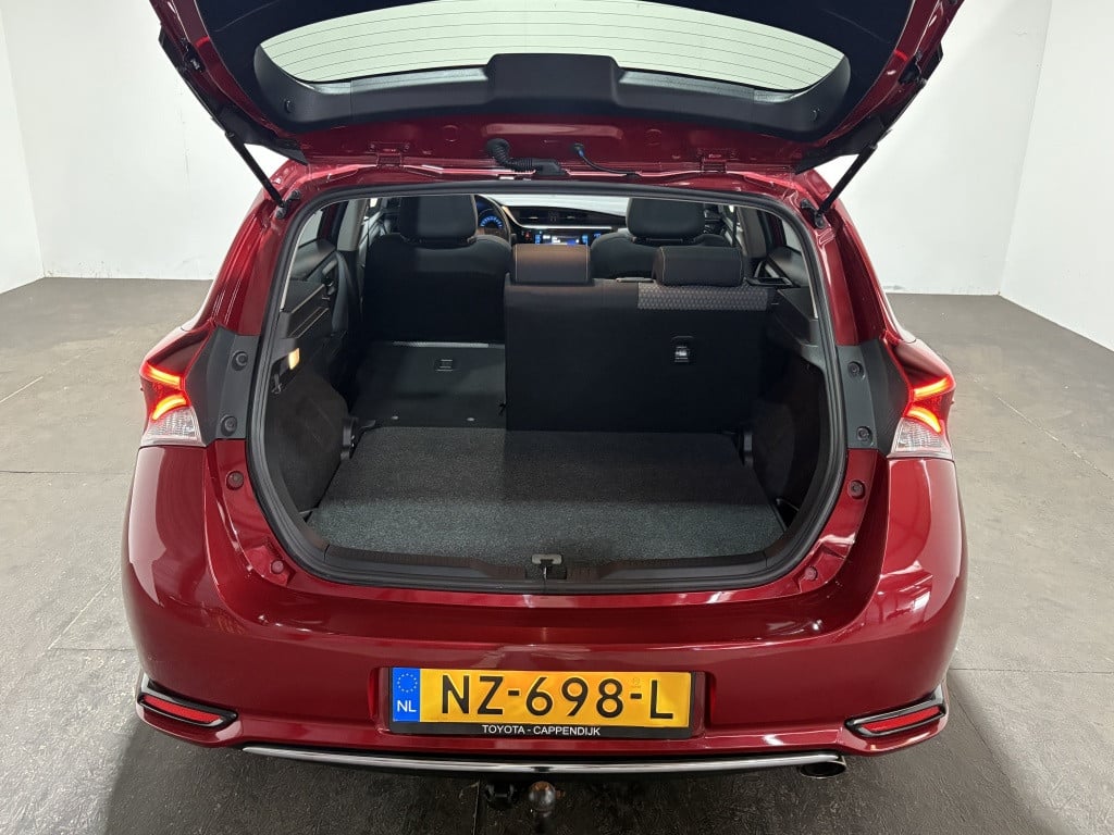 Toyota Auris 1.2t volcano edition