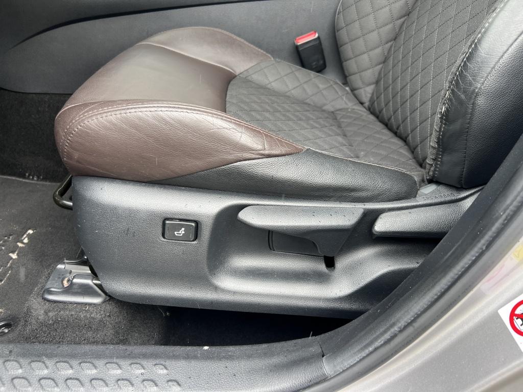 Toyota C-hr 1.8 hybrid executive | trekhaak |