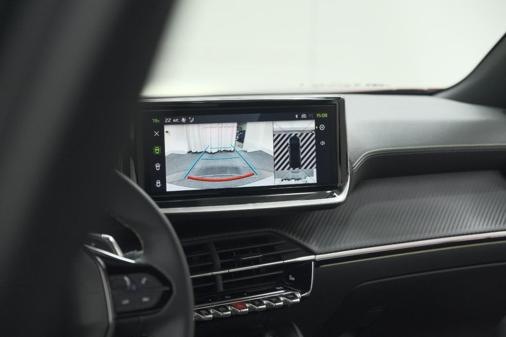 Peugeot 2008 puretech 130 eat8 gt | 360 camera | stoelmassage | adaptieve c