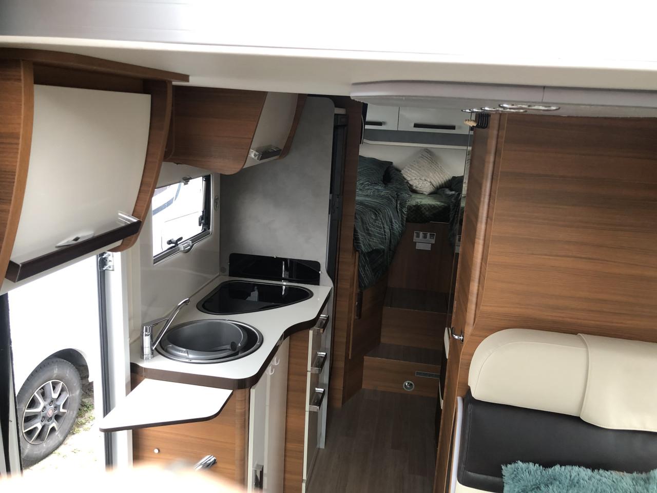 Camper 6,99m te koop met lengtebedden