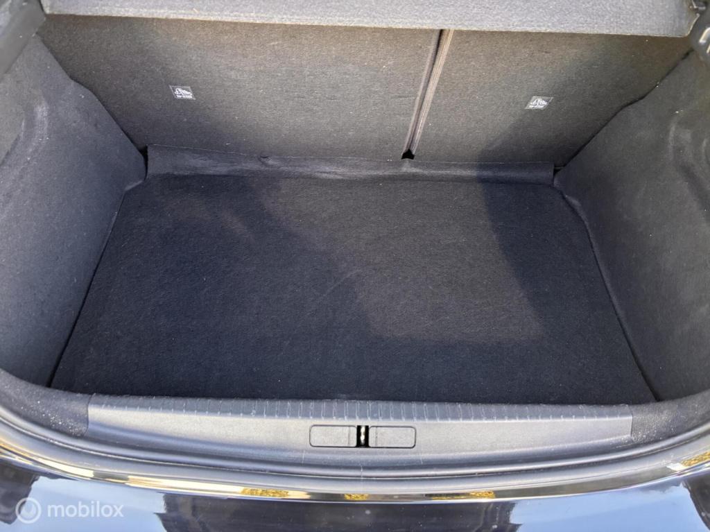 Opel Corsa 1.2 black line + nw d.riem