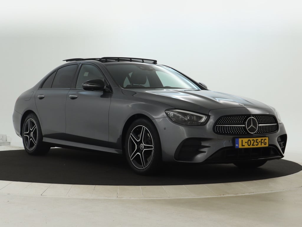 Mercedes-Benz E-Klasse 200 amg line | panoramadak | trekhaak | sfeerverlich