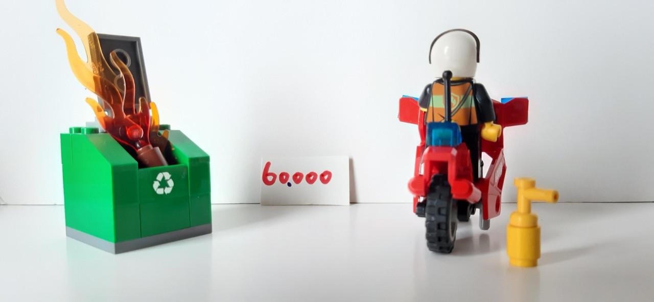 Lego City 60000: brandweermotor met minifiguur