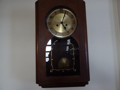 Te koop nog mooie eiken houten klok met sleutel