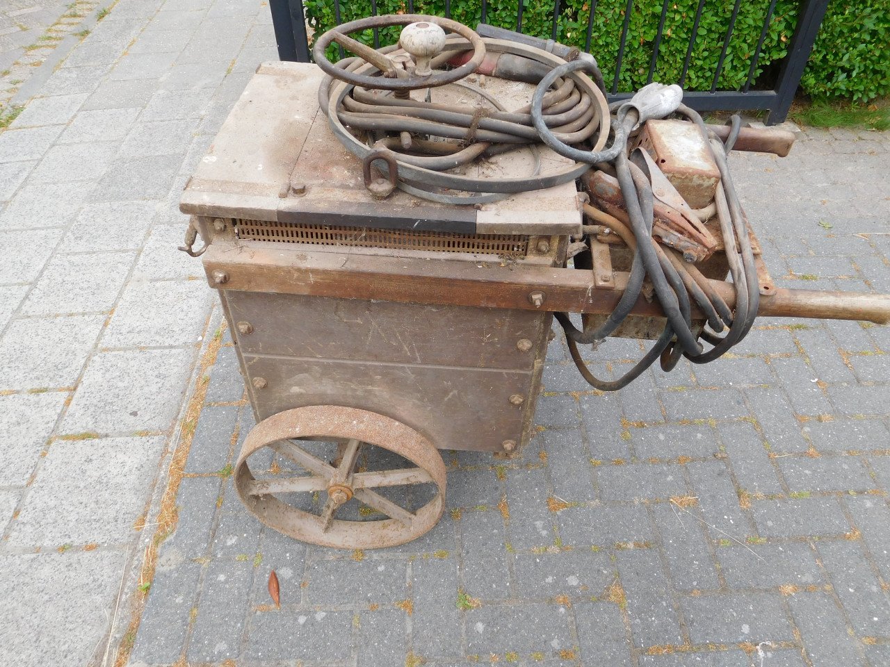 100 jaar oud dit lasaparaat
