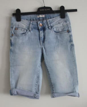 Licht blauwe korte broek maat 158-164