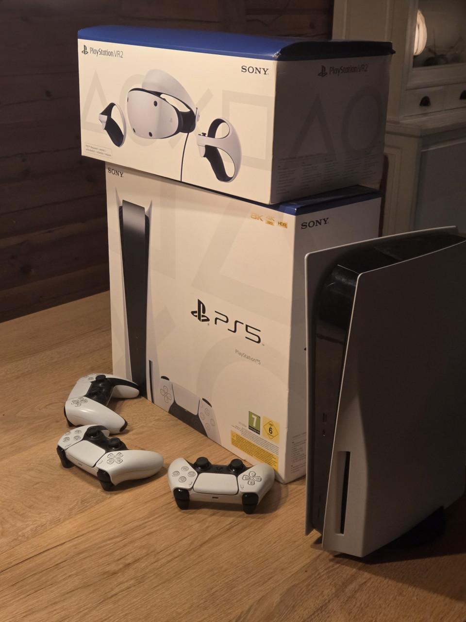 PlayStation 5 met 3 controllers + PSVR2 + PS Camera