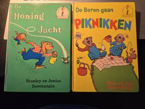 2 Boekjes Beginnersboeken: De Honingjacht (7), De beren gaan piknikken (9)