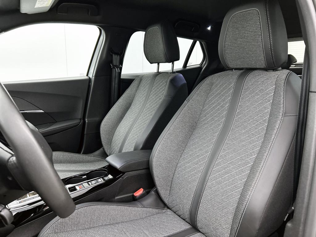 Peugeot 2008 1.2 hybrid 136 allure | rijklaar | 3d cockpit | keyless entry 