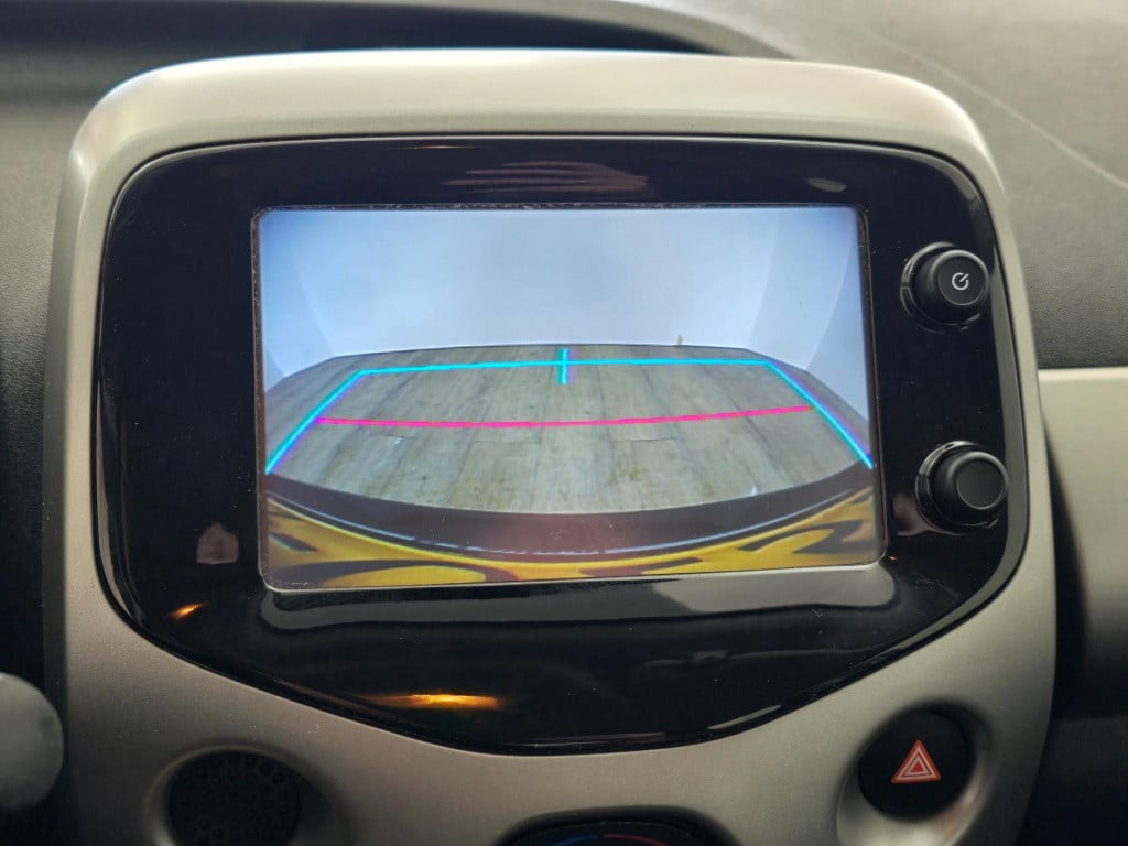 Toyota Aygo 1.0 vvt-i x-nav | parkeercamera | navi | cruisecontrol | blueto