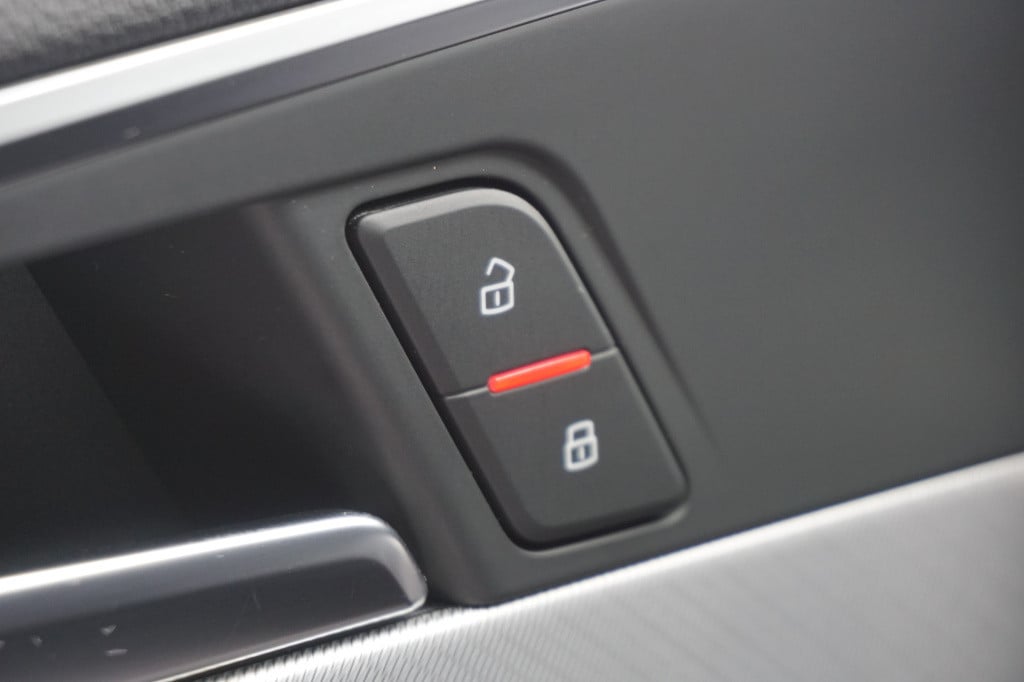 Audi A4 avant 2.0 tdi sport lease edition climate / navi / cruise / parkeer