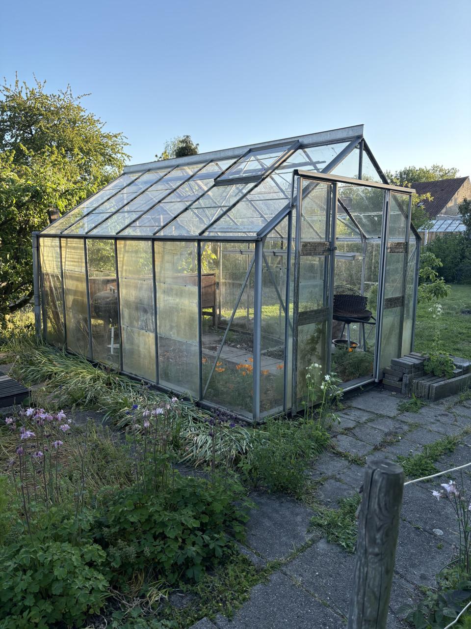 Glazen tuinkastje