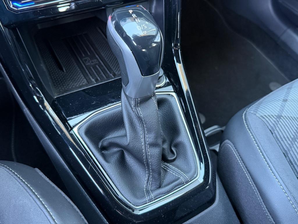 Volkswagen T-cross 1.5 tsi 150pk dsg r-line | camera | trekhaak | navi | iq