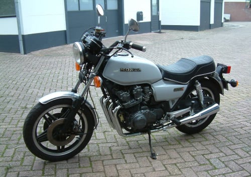 Honda cb 750 K   1980  60000 km -weet niet of ze naar deze motor wel kijken