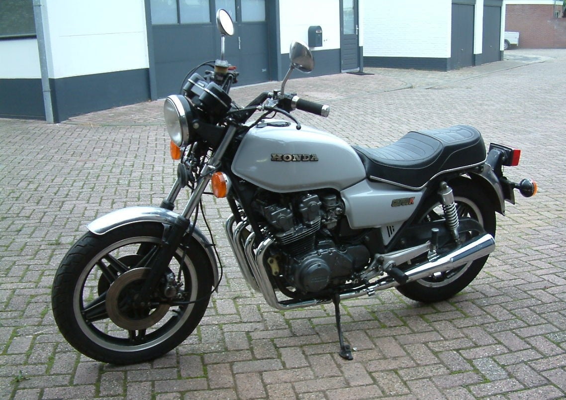 Honda cb 750 K   1980  60000 km -weet niet of ze naar deze motor wel kijken