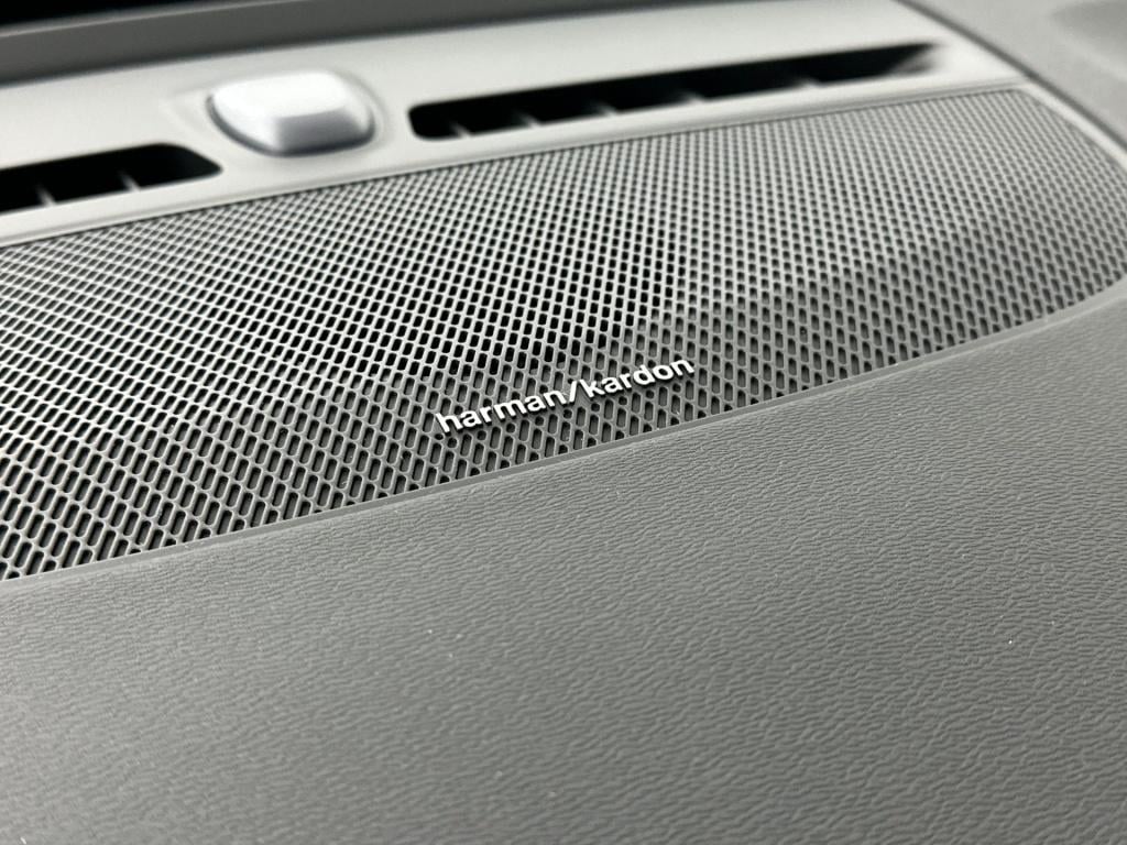 Volvo XC40 b4 197pk plus dark| pano| trekhaak| camera| elek.stoelen