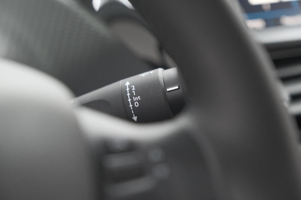 Peugeot 2008 puretech 110 eat6 active | camera | apple carplay | parkeersen
