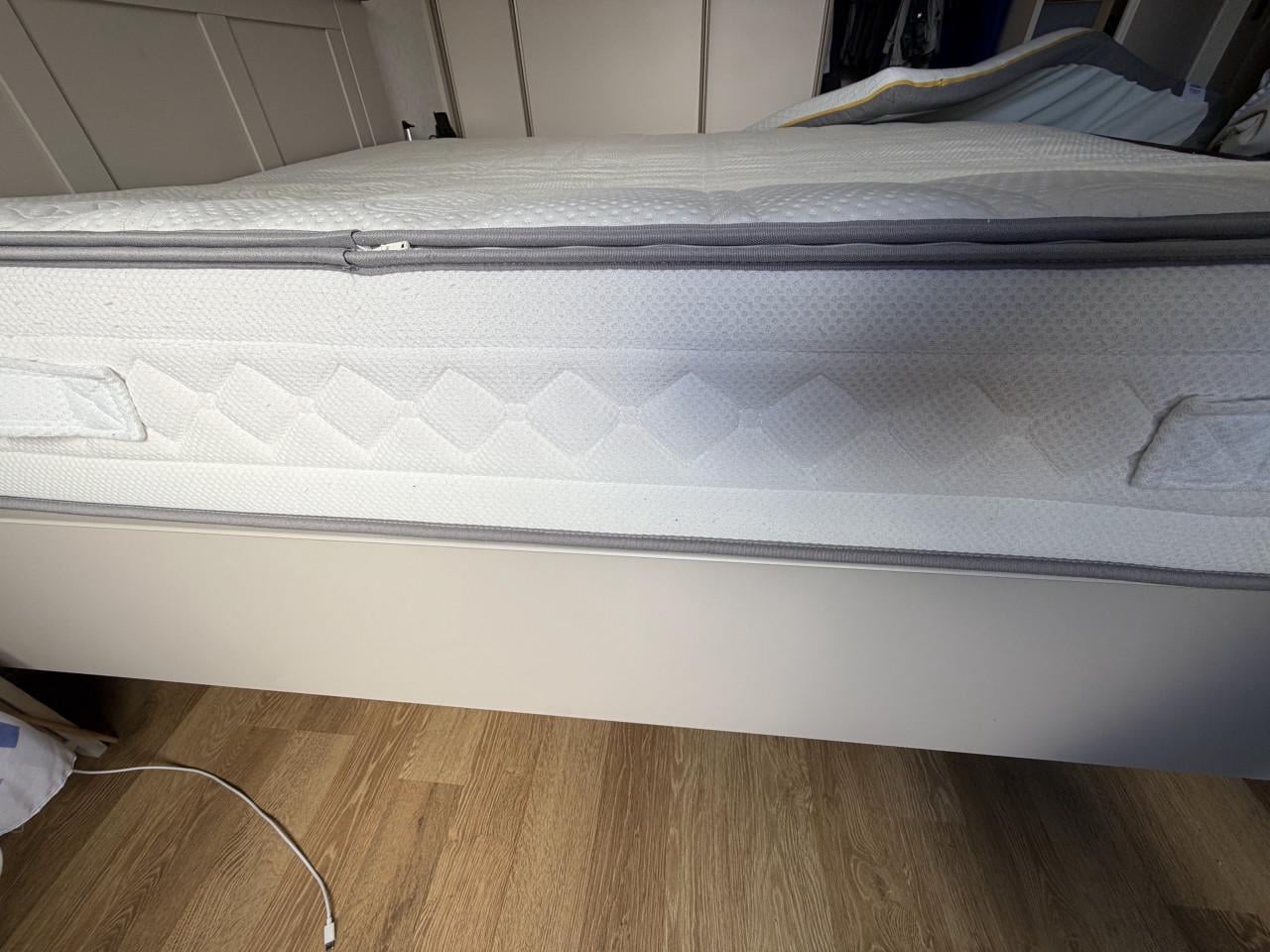 GERESERVEERD "Gratis" Matras (180 x 210). afhalen vanaf woensdag 21-10-'26
