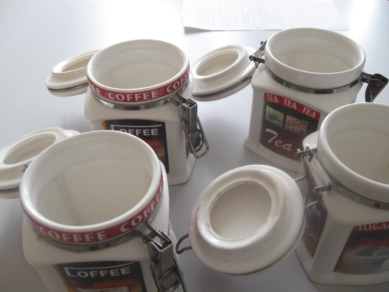 4 Aardewerk voorraad potten