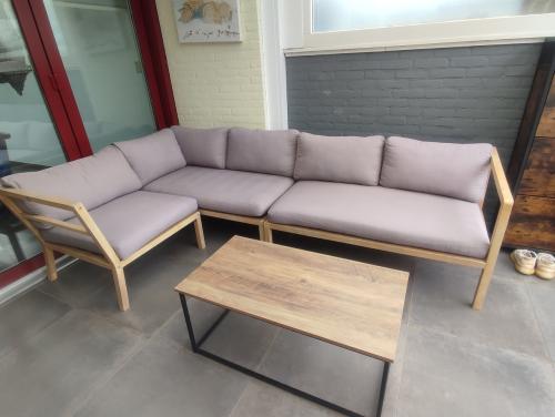 Lounges voor de tuin +tafel