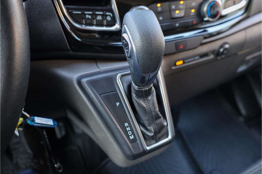 Ford Transit Custom 300 2.0 tdci 170pk l2h1 limited ac i cam i trekhaak